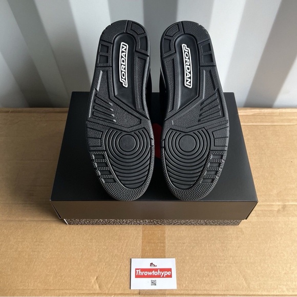 Air Jordan Retro 3 Black Cat Sneakers - Picture 2 of 2